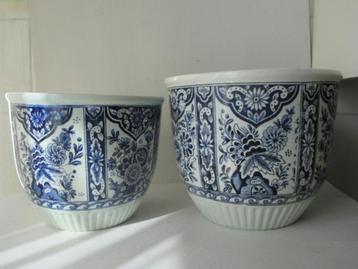 Deux grands pots de fleurs - Bleu de Delft
