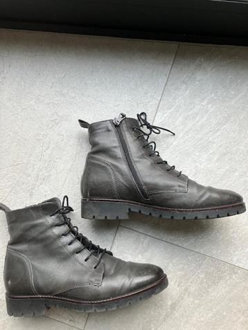 Veterlaarsjes/maat 41/als nieuw beschikbaar voor biedingen