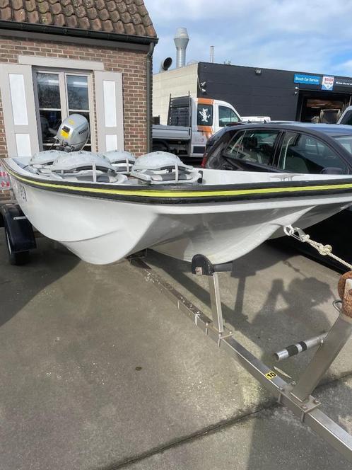 Bootje + trailer., Watersport en Boten, Motorboten en Motorjachten, Zo goed als nieuw, Polyester, Tot 6 meter, Benzine, Buitenboordmotor