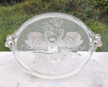 plat a tarte sur pied decor couple de cygnes  beschikbaar voor biedingen