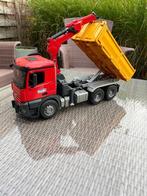 Brudor: Mercedes Vrachtwagen met kraan, Ophalen