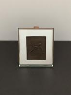 Bronzen medaille gesigneerd A.CROS op afgeschuind glas, Ophalen of Verzenden