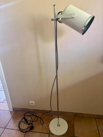 Mooie Vintage vloerlamp met chrome. beschikbaar voor biedingen