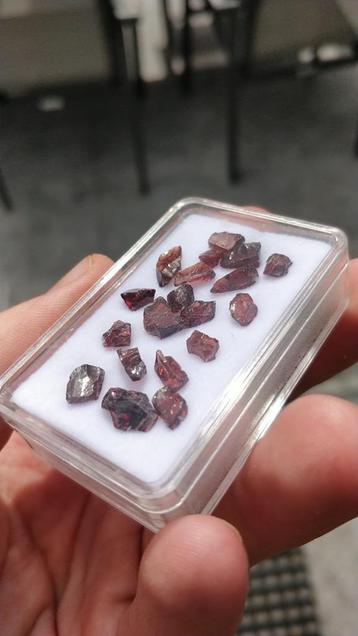 Rhodoliet Garnet uit Zambië beschikbaar voor biedingen