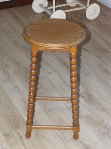 Vintage plantenstandaard beschikbaar voor biedingen