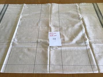 tafelkleed van 154 cm op 125 cm aan 5 euro beschikbaar voor biedingen