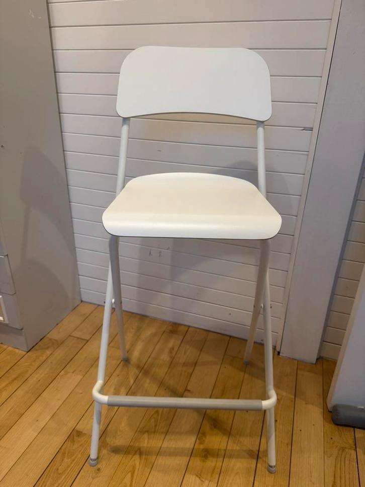 Chaise haute IKEA FRANKLIN – 74 cm, Maison & Meubles, Tabourets de bar, Comme neuf, 60 à 90 cm, Bois, Métal, 1 tabouret, Avec repose-pieds