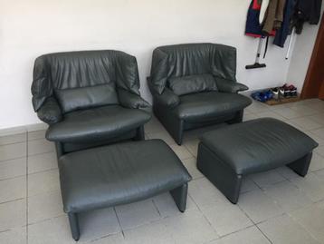 2x lederen relaxzetel Cassina "Portovenere" met voetenbank beschikbaar voor biedingen