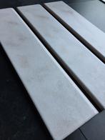 Plinten wit gewolkt-22stuks-33.3x8cm-Prijs per stuk, Ophalen of Verzenden, Nieuw, Plinten