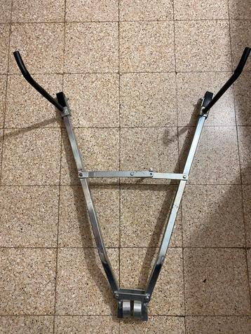 Fietshouder voor in de auto, als nieuw, prijs 40€ beschikbaar voor biedingen