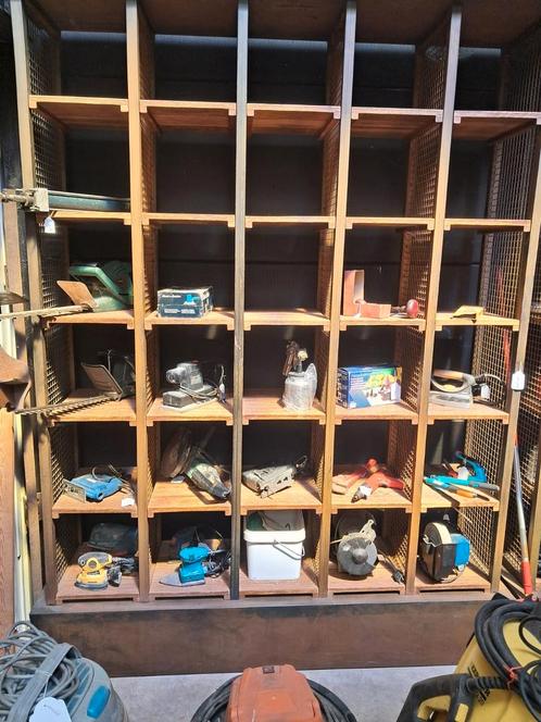 Tweedehandszaak out&nief ook open op zondag, Huis en Inrichting, Kasten | Wandmeubels, Gebruikt, Ophalen