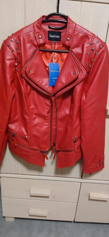 Mooie RODE LEDEREN JACKET wel nep maat xl beschikbaar voor biedingen