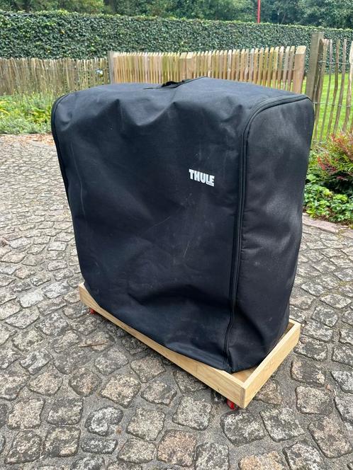 NIEUWSTAAT Thule Easyfold XT2 933 fietsendrager + hoes, Auto diversen, Fietsendragers, Zo goed als nieuw, Trekhaakdrager, 2 fietsen