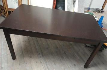 Grande table à allonges  disponible aux enchères