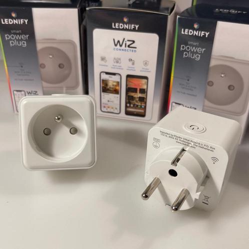 WIZ slimme stekkers (Philips WiZ, WiZ, Lednify WiZ), Doe-het-zelf en Bouw, Elektriciteit en Kabels, Zo goed als nieuw, Stopcontact