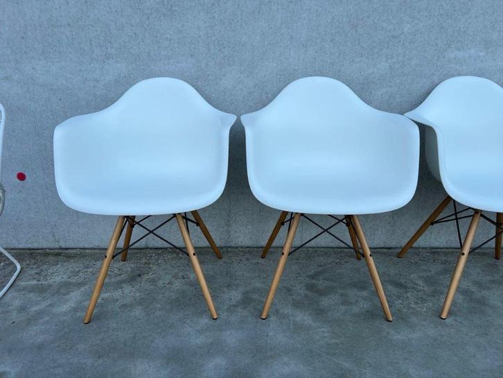 Vitra Eames DAW witte stoelen, 6 stuks, Huis en Inrichting, Stoelen, Zo goed als nieuw, Vijf, Zes of meer stoelen, Hout, Kunststof