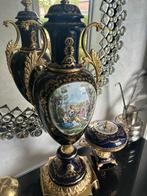 beaux vases en porcelaine bleue, Antiquités & Art, Antiquités | Vases, Enlèvement