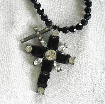 AVON : " COLLIER MOULIN", Enlèvement ou Envoi, Neuf, Noir