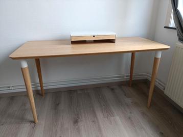 IKEA bureau + monitor stand - in perfecte staat beschikbaar voor biedingen