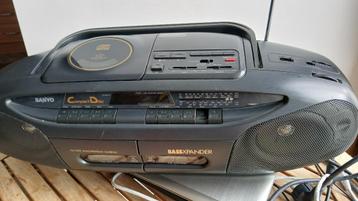 Combineer de draagbare Sanyo CD-radiohoes beschikbaar voor biedingen