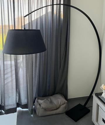 Grote Vloerlamp beschikbaar voor biedingen