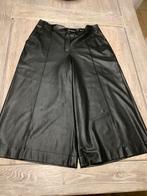 Zwarte lederlook broekrok Caroline Biss, Kleding | Dames, Rokken, Ophalen, Zo goed als nieuw, Maat 38/40 (M)