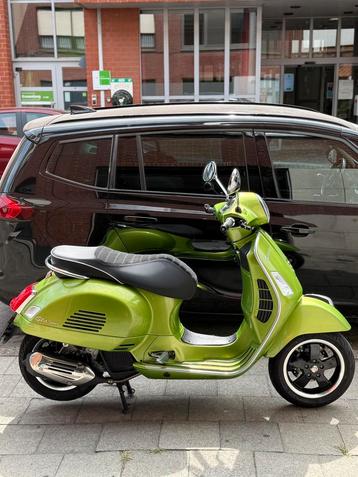 Vespa 125 gts ,2017 ,  5400 km ( als nieuwe ) beschikbaar voor biedingen