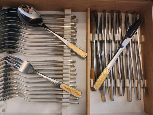 Bestekset 12 personen met koffer, Huis en Inrichting, Keuken | Bestek, Zo goed als nieuw, Bestekset, Inox of Chroom, Ophalen