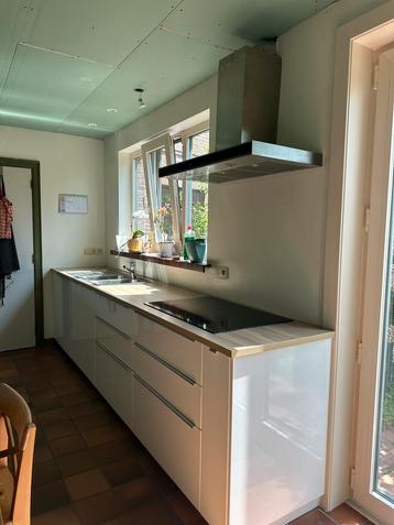 IKEA GLANS RECHTE KEUKEN (630cm)  + 5 AEG ELECTRO  beschikbaar voor biedingen