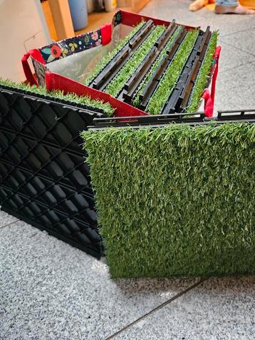 IKEA kunstgras met 9 tegels beschikbaar voor biedingen