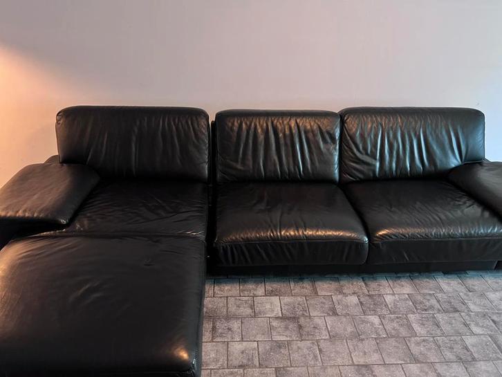 Zwart lederen hoekzetel met lounge, Huis en Inrichting, Zetels | Complete zithoeken, Gebruikt, Leer, Ophalen