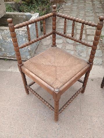 Bobbinstoelen hoekstoel  x9stuks in lot 100€ beschikbaar voor biedingen