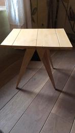 Petite table basse en bois de couleur jaune 41 x 50,5 x 48, Ophalen, Zo goed als nieuw, Hout