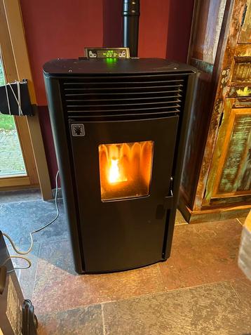 Pelletkachel 8kw met nog 1,5 jaar garantie. beschikbaar voor biedingen