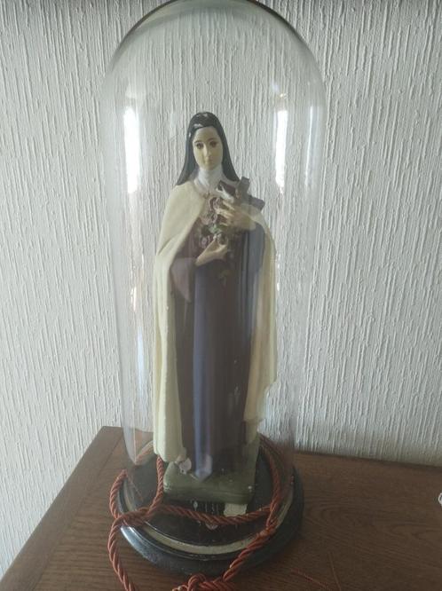 Antiek beeld Sint-Theresia met stolp, Antiek en Kunst, Antiek | Religieuze voorwerpen, Ophalen