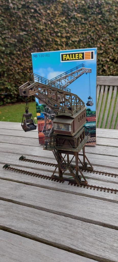 Grue à portique Faller 120162 avec moteur, Hobby & Loisirs créatifs, Trains miniatures | HO, Comme neuf, Pont, Tunnel ou Bâtiment