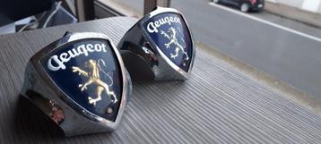 2 mooie emblemen van Peugeot 403 (goud- en zilverkleurig) beschikbaar voor biedingen