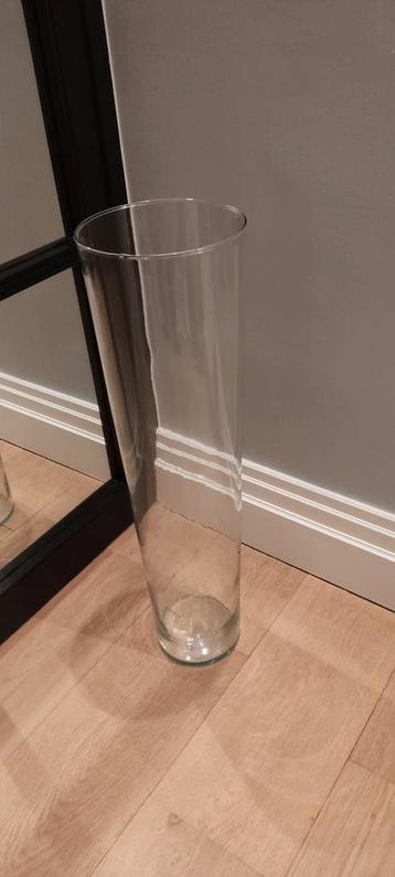 decoratieve glazen vaas  beschikbaar voor biedingen