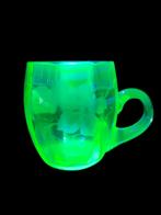 Uranium of annagroen glazen Art Deco glas met oor, decor dru, Ophalen of Verzenden