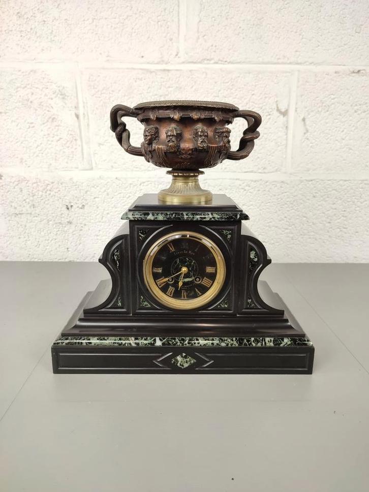 Marmeren pendule met bronzen coupe, Antiquités & Art, Antiquités | Horloges, Enlèvement