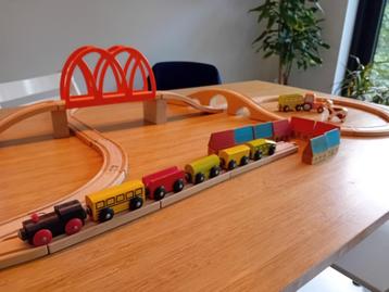 Houten speelgoedtrein beschikbaar voor biedingen