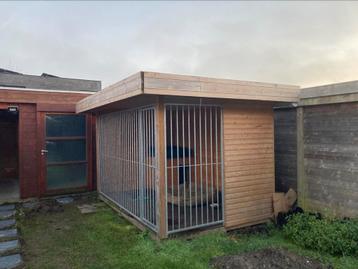 Hondenkennel half gesloten  beschikbaar voor biedingen