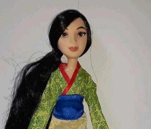 💚 Disney Mullan Barbie, Verzamelen, Poppen, Zo goed als nieuw, Pop, Levensecht of Reborn, Ophalen of Verzenden