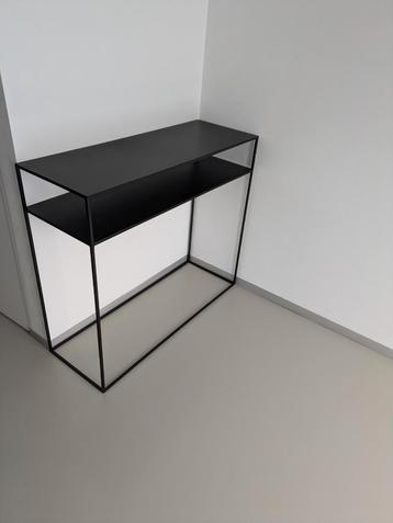 Industriële wandtafel beschikbaar voor biedingen