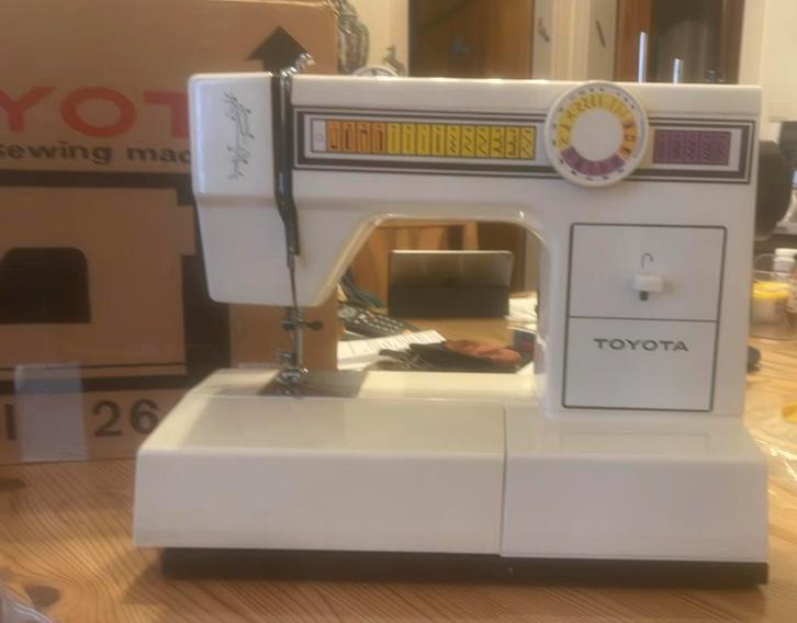 Machine a coudre toyota 2640 14 points différant parfait éta, Hobby & Loisirs créatifs, Machines à coudre & Accessoires, Comme neuf