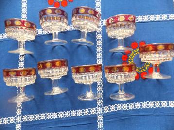 9 verres anciens à champagne ,fruits ou glaces beschikbaar voor biedingen