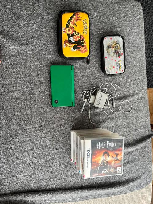 Nintendo DS verte + 8 jeux + 2 housses Pokémon + chargeur, Games en Spelcomputers, Spelcomputers | Nintendo DS, DS Lite, Ophalen of Verzenden
