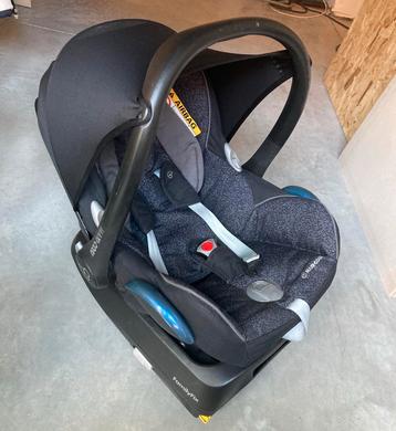 Maxi-cosi + Familyfix + beschermhoes + regenhoes + voetenzak beschikbaar voor biedingen