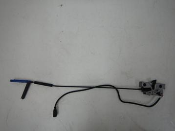 Seat Ateca Motorkapslot 575823509A beschikbaar voor biedingen