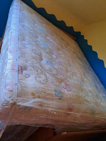 Matelas 2pers 160x190 hauteur 20cm beschikbaar voor biedingen